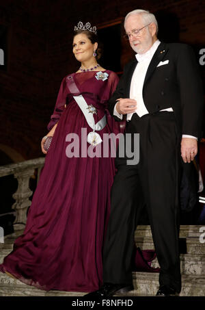 Stockholm, Sweden. 10th Dec, 2015. Sweden's Crown Princess Victoria (L) and 2015's Nobel laureate in Physics Arthur B. McDonald attends traditional Nobel Banquet at city hall in Stockholm, capital of Sweden, Dec. 10, 2015. Credit:  Ye Pingfan/Xinhua/Alamy Live News Stock Photo