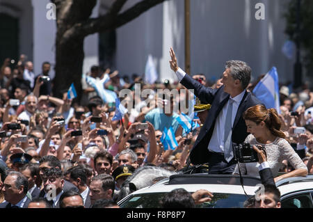 Buenos Aires, Argentina. 10th Dec, 2015. Argentina's President Mauricio Macri and his wife Juliana Awada meet with supporters after his inauguration in Buenos Aires, capital of Argentina, Dec. 10, 2015. Credit:  Sebastian Pani/Xinhua/Alamy Live News Stock Photo