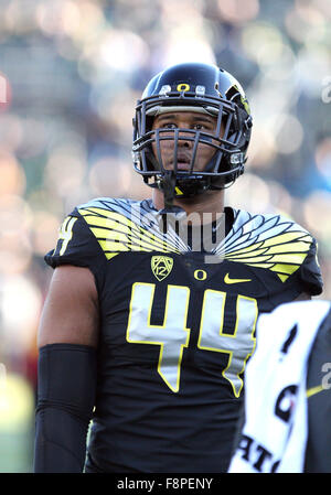 Oregon defensive lineman DeForest Buckner smiles as he takes questions ...