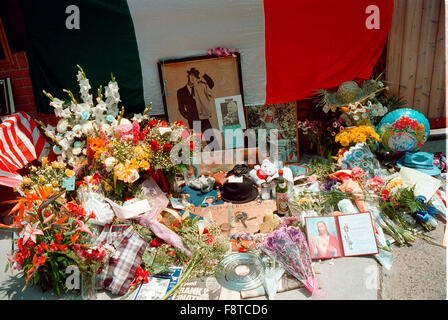 Visitors pay their respects to Frank Sinatra who passed a way on May 14, 1998 after suffering a heart attack.  Residents constructed a shrine on the site in Hoboken where the house that Sinatra grew up in once stood.  December 12, 2015 would be Sinatra's 100th birthday. Stock Photo