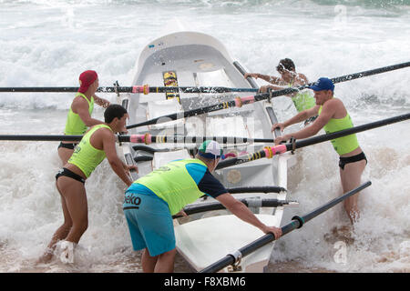 Sydney, Australia. 12th December, 2015. Ocean Thunder Annual Series of Professional surfboat racing from Dee Why Beach which involves 24 elite mens teams and 12 elite womens teams from around Australia. Credit:  model10/Alamy Live News Stock Photo
