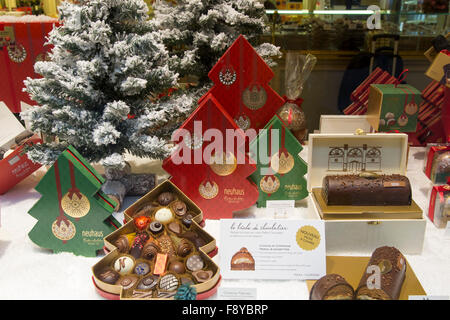 Christmas time in Brussels, Patisserie shop, chocolate specialties, at the Galerie de la Reine, Stock Photo