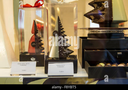 Christmas time in Brussels, Patisserie shop, chocolate specialties, at the Galerie de la Reine, Stock Photo