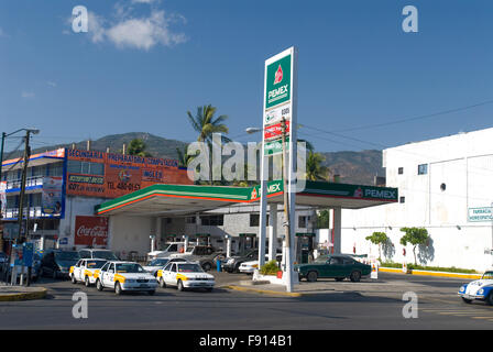 Gas Station on the Avenida Costera Miquel Aleman, Acapulco, Mexico.  Also referred to as 'The Costera' or 'Avenida Costera' Stock Photo