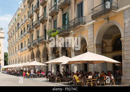 Restaurants in Plaça de la Independència, Old Town, Girona (Gerona), Province of Girona, Catalonia, Spain Stock Photo