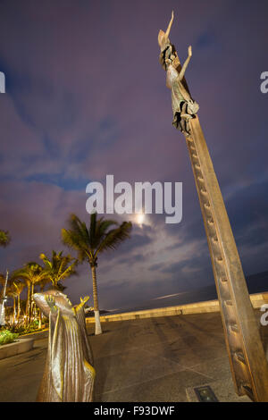 Night view of the statue 'In Search of Reason' (Sergio Bustamante, 1999)  on the malecon in Puerto Vallarta, Mexico. Stock Photo