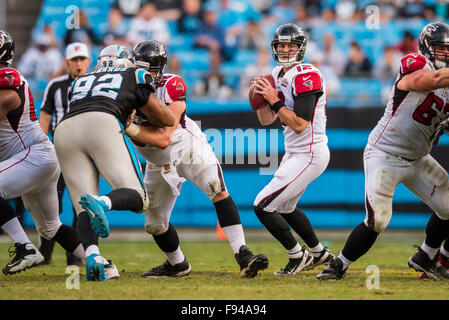 Charlotte, North Carolina, USA. 13th December, 2015. Atlanta Falcons quarterback Sean Renfree (12) during the NFL football game between the Atlanta Falcons and the Carolina Panthers on Sunday, Dec. 13, 2015 in Charlotte, NC. Jacob Kupferman/CSM Credit:  Cal Sport Media/Alamy Live News Stock Photo