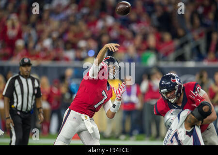 Houston, Texas, USA. 13th Dec, 2015. Houston Texans quarterback Brian Hoyer (7) passes the ball during the 4th quarter of an NFL game between the Houston Texans and the New England Patriots at NRG Stadium in Houston, TX on December 13th, 2015. Credit:  Trask Smith/ZUMA Wire/Alamy Live News Stock Photo