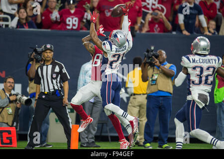 New England Patriots cornerback Malcolm Butler (21) leaves the field ...