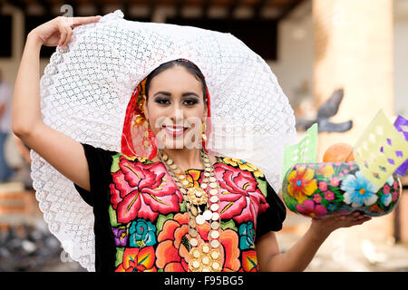 Young Mexican woman in folkloristic outfit. Puerto Vallarta, Jalisco, Mexico. Xiutla Dancers - a folkloristic Mexican dance grou Stock Photo