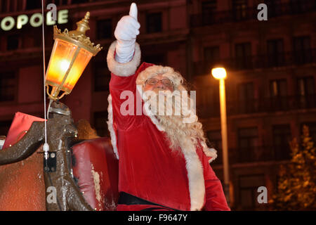 Brussels, Belgium. 13th Dec, 2015. Actor in costume of Saint Nicolas greets people during Christmas RTL Parade on 13 December, 2015 in Brussels, Belgium Credit:  Skyfish/Alamy Live News Stock Photo