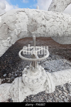 Industrial decay and silica on pipes at Bjarnarflag Geothermal Plant, Iceland Stock Photo