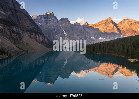 Moraine Lake and the Valley of the Ten Peaks at sunrise. Banff National Park, Alberta, Canada. Stock Photo