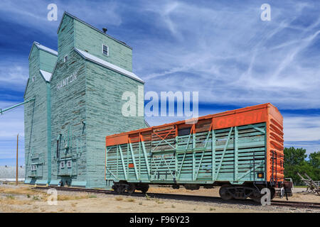 Cattle car and grain elevators, Nanton, Alberta, Canada Stock Photo