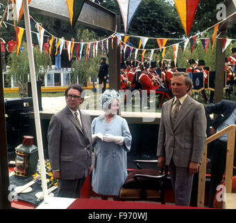 The Upper Avon canal was officially reopened by HM Queen Elizabeth the Queen Mother on June 1st 1974. With her are Robert Aickman and David Hutchings Stock Photo