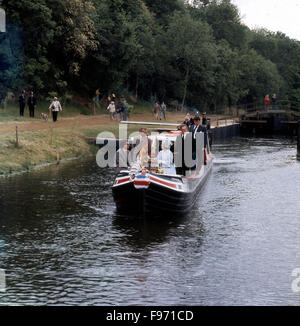 The Upper Avon canal was officially reopened by HM Queen Elizabeth the Queen Mother on June 1st 1974. With her are Robert Aickman David Hutchings and Crick Grundy. Stock Photo