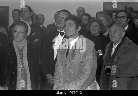 Der Schauspieler und Sänger Freddy Quinn auf St. Pauli, Deutschland 1970. The actor and singer Freddy Quinn in St. Pauli, Germany 1970. Stock Photo