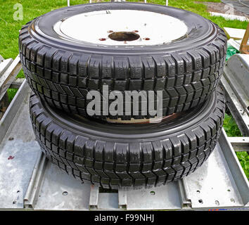 Land Rover 4wdr 4 wheel drive tires tyres Stock Photo