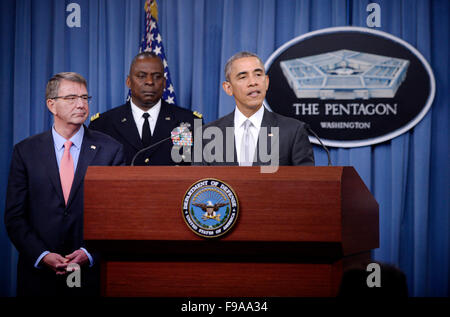 Arlington, Virginia. 14th Dec, 2015. United States President Barack Obama delivers a statement on the counter-ISIL campaign in the Pentagon briefing room December 14, 2015 in Arlington, Virginia. President Obama met previously with a National Security Council on the counter-ISIL campaign. Pictured from left, US Secretary of Defense Ash Carter and Commander of US Central Command General Lloyd Austin. Credit: Olivier Douliery/Pool via CNP - NO WIRE SERVICE - Credit:  dpa/Alamy Live News Stock Photo