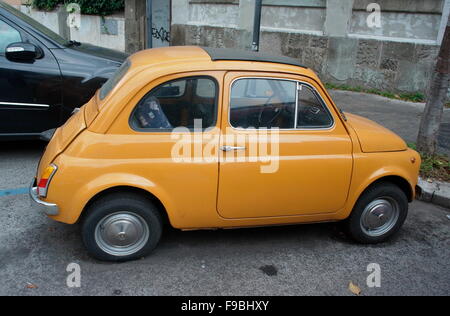 AJAXNETPHOTO. 2015. ROME, ITALY. - FIAT 500 CINQUECENTO - DANTE GIACOSA'S ORIGINAL 1957-1975 CITY CAR SALOON MODEL PARKED IN THE CITY. FIAT MADE MORE THAN 3MILLION OF THESE VEHICLES BEFORE PRODUCTION ENDED. PHOTO:JONATHAN EASTLAND/AJAX REF:GX151012 75885 Stock Photo