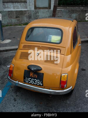AJAXNETPHOTO. 2015. ROME, ITALY. - FIAT 500 CINQUECENTO - DANTE GIACOSA'S ORIGINAL 1957-1975 CITY CAR SALOON MODEL PARKED IN THE CITY. FIAT MADE MORE THAN 3MILLION OF THESE VEHICLES BEFORE PRODUCTION ENDED. PHOTO:JONATHAN EASTLAND/AJAX REF:GX151012 75888 Stock Photo
