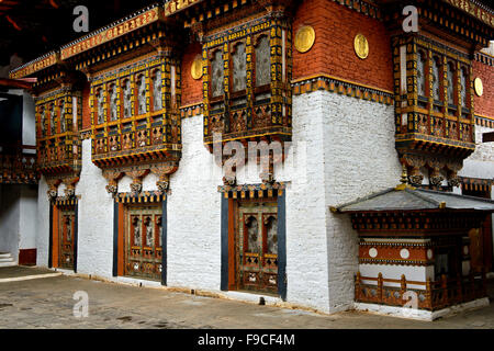 Richly ornated windows and bay windows in the monastery and fortress Punakha Dzong, Punakah, Bhutan Stock Photo