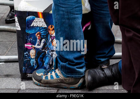 London, UK. 16th December, 2015. Star Wars: The Force Awakens preparations for British movie premiere in London’s Leicester Square Credit:  Guy Corbishley/Alamy Live News Stock Photo