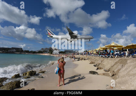 Maho beach in Saint Maarten in the Caribbean where aircraft fly low into Princess Juliana international airport Stock Photo