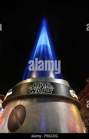 Dublin, Ireland. 16th Dec, 2015. Image of the Spire monument in Dublin city centre lit up like a lightsabre to celebrate the release of Star Wars The Force Awakens. Credit:  Brendan Donnelly/Alamy Live News Stock Photo