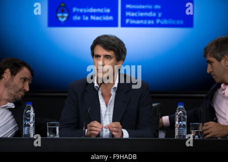 Buenos Aires. 16th Dec, 2015. Argentina's Finance Minister Alfonso Prat-Gay (C) addresses a press conference at the Ministry of Economy in Buenos Aires Dec. 16, 2015. The government of President Mauricio Macri announced on Wednesday it would eliminate foreign currency controls put in place by former President Cristina Fernandez de Kirchner. © Martin Zabala/Xinhua/Alamy Live News Stock Photo