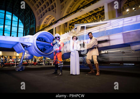 Buenos Aires, Argentina. 16th Dec, 2015. People with costumes of Star Wars saga characters pose in front of a life-size replica of the X-Wing, during the premiere of the movie 'Star Wars: The Force Awakens', in a mall of Buenos Aires, capital of Argentina, on Dec. 16, 2015. The premiere of the 'Star Wars: The Force Awakens' movie was held on Wednesday in the cinemas of Argentina. Credit:  Martin Zabala/Xinhua/Alamy Live News Stock Photo