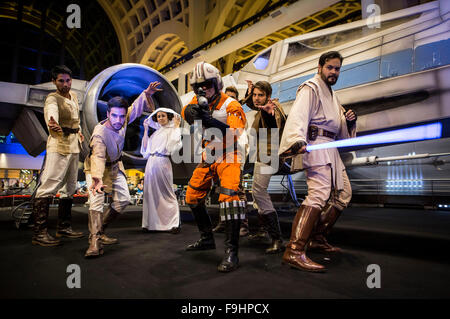 Buenos Aires, Argentina. 16th Dec, 2015. People with costumes of Star Wars saga characters pose in front of a life-size replica of the X-Wing, during the premiere of the movie 'Star Wars: The Force Awakens', in a mall of Buenos Aires, capital of Argentina, on Dec. 16, 2015. The premiere of the 'Star Wars: The Force Awakens' movie was held on Wednesday in the cinemas of Argentina. Credit:  Martin Zabala/Xinhua/Alamy Live News Stock Photo