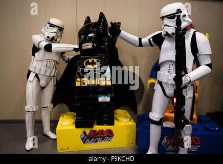Nuremberg, Germany. 16th Dec, 2015. Two members of 'Star Wars Fans Nuremberg e.V.' wearing Stormtroopers costumes pose with an over-sized Batman lego figure in a cinema in Nuremberg, Germany, 16 December 2015. From the night of 16 December to 17 December 2015, Star Wars fans are celebrating the opening of the new Star Wars film 'Star Wars: The Force Awakens'. Photo: NICOLAS ARMER/dpa/Alamy Live News Stock Photo