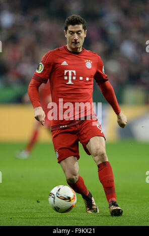 Munich, Germany. 15th Dec, 2015. Robert Lewandowski from Munich in action during the DFB Cup round of 16 match between FC Bayern Munich and Darmstadt 98 in the Allianz Arena in Munich, Germany, 15 December 2015. Photo: ANDREAS GEBERT/dpa/Alamy Live News Stock Photo