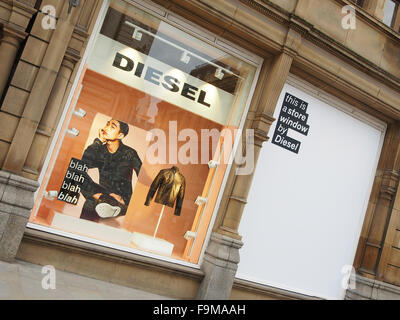 Shop window display hi-res stock photography and Alamy