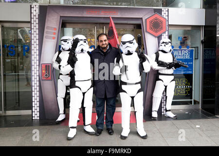 London, UK. 17th December, 2015. Fans queue at Leicester Square cinema's to see 'Star Wars: The Force Awakens', London, UK.  Credit:  Raymond Tang/Alamy Live News Stock Photo