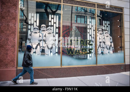 Chicago, USA.  17 December 2015. The Disney store in Michigan Avenue promotes the new movie, 'Star Wars, The Force Awakens', which opens in Chicago on December 18th. Credit:  Stephen Chung / Alamy Live News Stock Photo