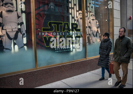 Chicago, USA.  17 December 2015. The Disney store in Michigan Avenue promotes the new movie, 'Star Wars, The Force Awakens', which opens in Chicago on December 18th. Credit:  Stephen Chung / Alamy Live News Stock Photo