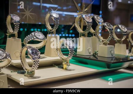 A selection of Rolex brand watches in a jewelry store window in New York on Tuesday, December 15, 2015. 132 Rolexes have been stolen in New York this year making it the most popular watch to steal. Of those 132, 31 of the victims lost their watches after meeting women in hotels and taking them up to their rooms for assignations. (© Richard B. Levine) Stock Photo