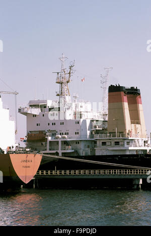 Cargo Ship / Bulk Freighter loading Grain at Grain Elevator Terminal, Port of Vancouver Harbour, BC, British Columbia, Canada Stock Photo