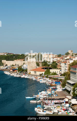 Türkei, westliche Schwarzmeerküste, Sinop, Blick auf den Hafen Stock Photo