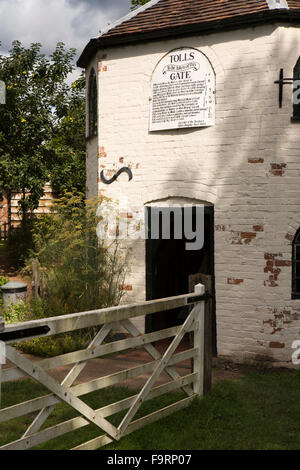 UK, England, Worcestershire, Bromsgrove, Avoncroft Museum, old Little Malvern toll house, gate Stock Photo