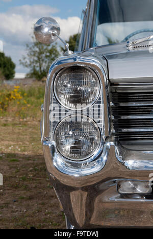 1964 Pontiac Parisienne American station wagon estate car stack headlights Stock Photo