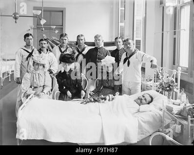 Group of People Visiting Patient, Brooklyn Navy Yard Hospital, Brooklyn, New York City, New York, USA, 1900 Stock Photo