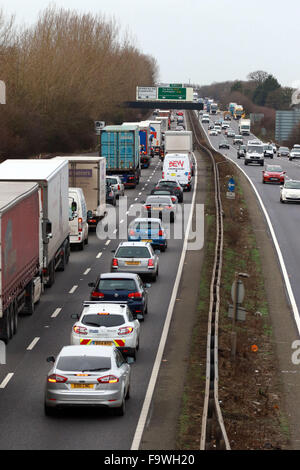 Cambridge, UK. 18th Dec, 2015. Christmas holiday traffic . Cambridge, UK . 18.12.2014 The A14 was at a crawl northbound just after lunch today as many people start their Christmas holiday break. It may be one of the busiest days to travel over the Christmas period. Credit:  Paul Marriott/Alamy Live News Stock Photo