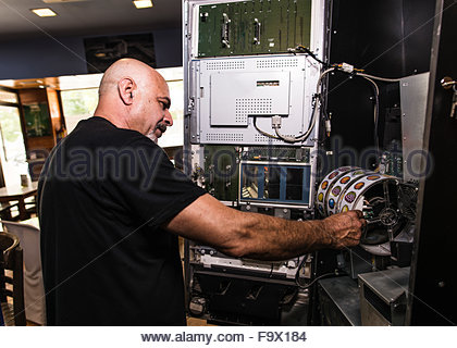 How To Become A Slot Machine Technician