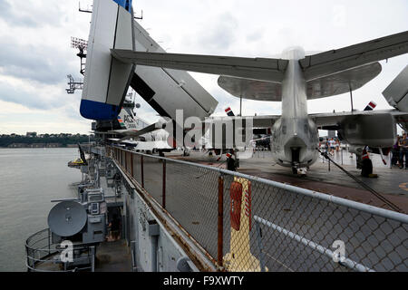 A Grumman E-1B Tracer airplane display at the Intrepid aircraft carrier. the Intrepid Sea, Air & Space Museum.New York City,USA Stock Photo