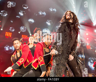 Rosemont, Illinois, USA. 16th Dec, 2015. Singer SELENA GOMEZ performs live during the iHeartRadio Jingle Ball at Allstate Arena in Rosemont, Illinois © Daniel DeSlover/ZUMA Wire/Alamy Live News Stock Photo