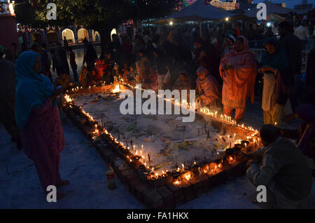 Lahore. 19th Dec, 2015. Pakistani Muslim devotees light candles and oil lamps at the shrine of the Sufi saint Mian Mir Sahib during a festival to mark the saint's death anniversary in eastern Pakistan's Lahore, Dec. 19, 2015. Hundreds of devotees are attending the two-day festival. © Jamil Ahmed/Xinhua/Alamy Live News Stock Photo