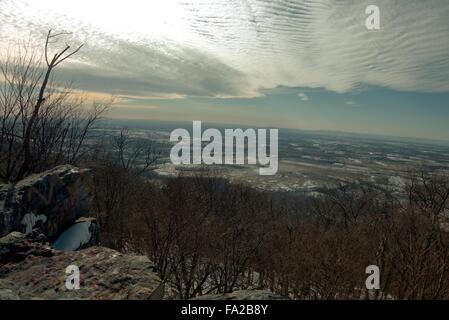 Under a unique cloud formation on Quirauk Mountain, an overlook along the Appalachian Trail in Maryland. Stock Photo